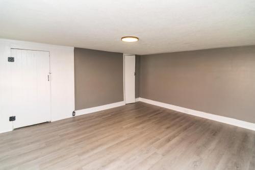 112-5E4th-0253