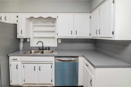 123EBroadway-0256