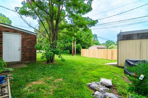1304-1306LeaningTree-0333