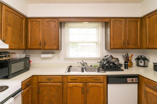 1304-1306LeaningTree-0759