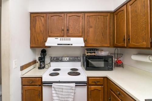 1304-1306LeaningTree-0765