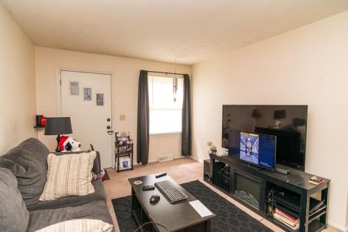 1304-1306LeaningTree-0769
