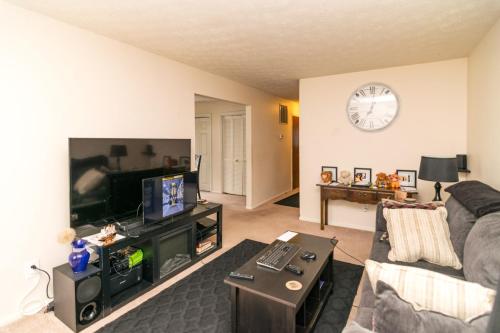 1304-1306LeaningTree-0773