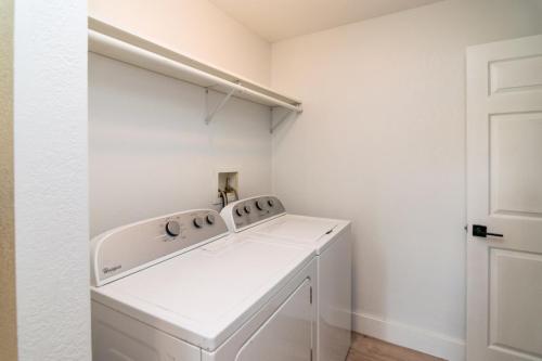 1531AaronBarnett-0175