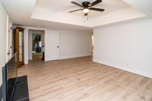1531AaronBarnett-0183