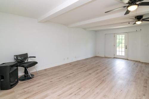 1531AaronBarnett-0214