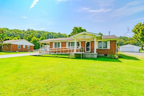 1541EastCollege-0076