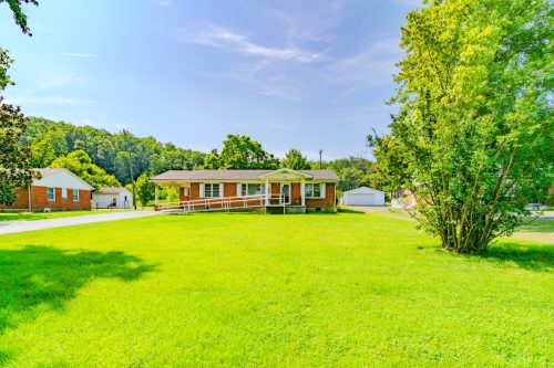 1541EastCollege-0079