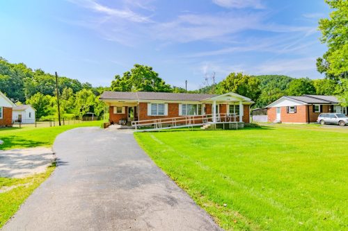 1541EastCollege-0081