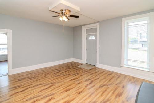 202EBroadway-0006