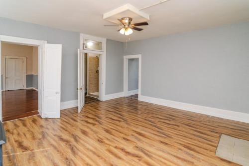 202EBroadway-0008