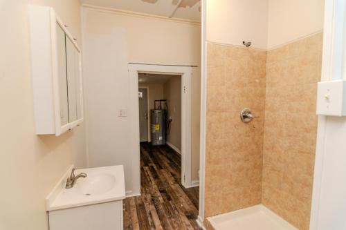 202EBroadway-0010
