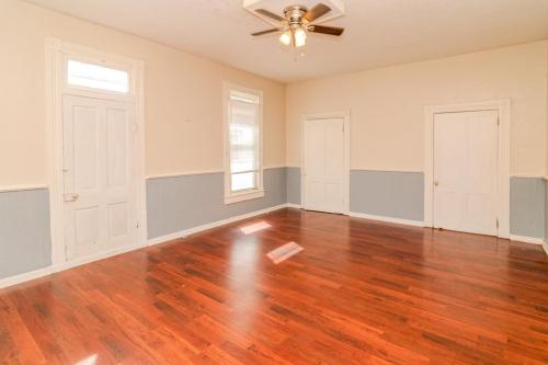 202EBroadway-0020