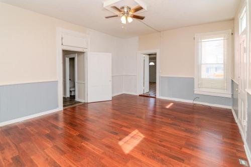 202EBroadway-0023
