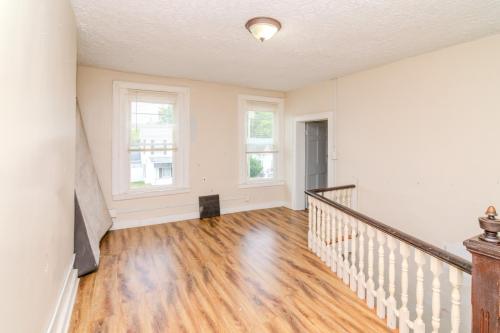 202EBroadway-0052