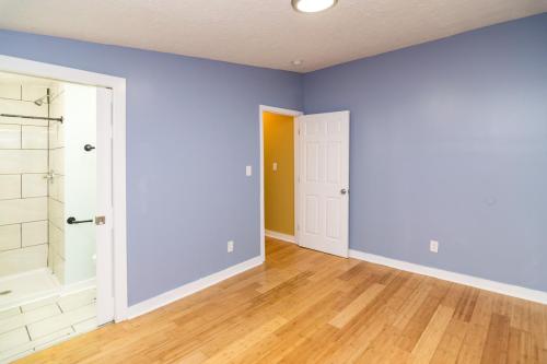 227E7th102-0129