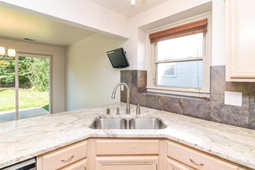 2320GoldenOak-0118