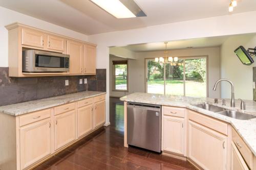 2320GoldenOak-0125