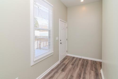 255ELoudon-0036