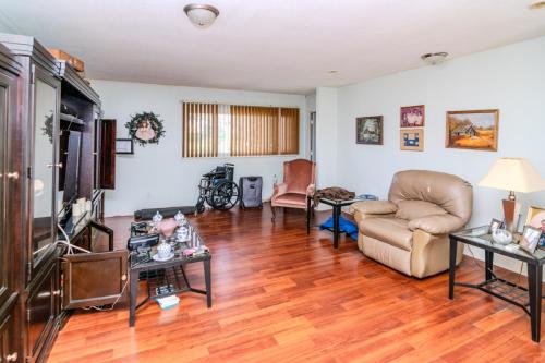 3750Becknerville-0103