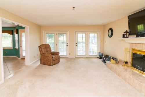 694James-0179