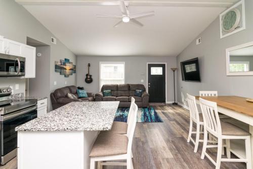 840HarborSprings-0051